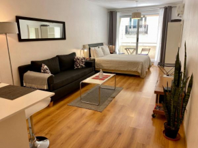 Apartamento Céntrico y Moderno con Balcon, Piscina, Gimnasio y Laundry